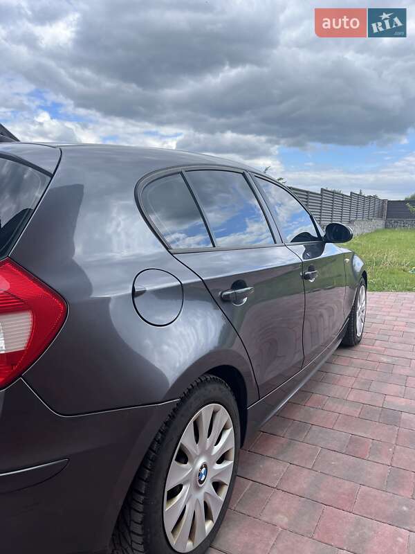 Хетчбек BMW 1 Series 2005 в Іллінцях