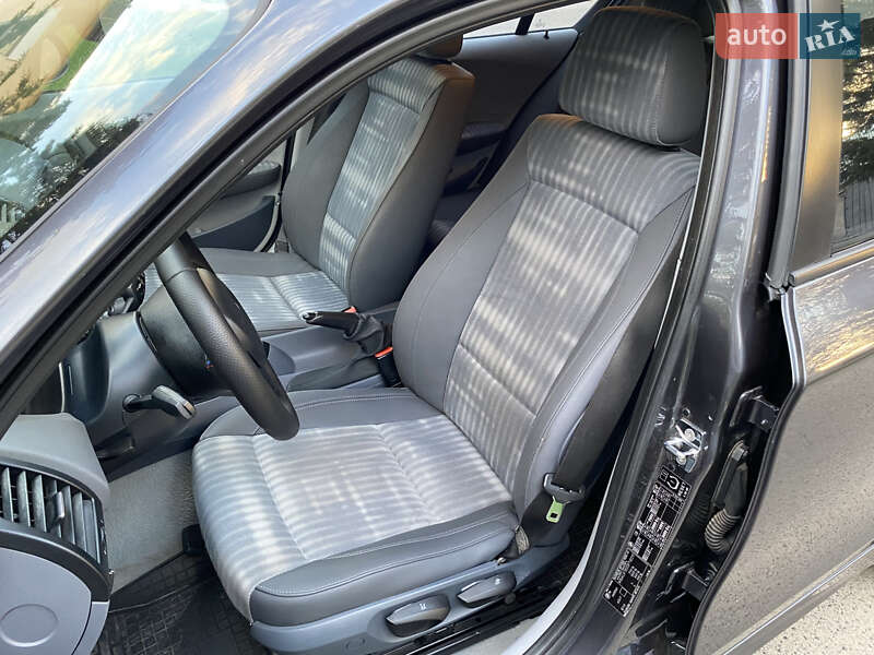 Хетчбек BMW 1 Series 2006 в Зміїві