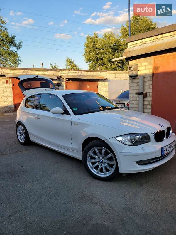 Хэтчбек BMW 1 Series 2008 в Киеве