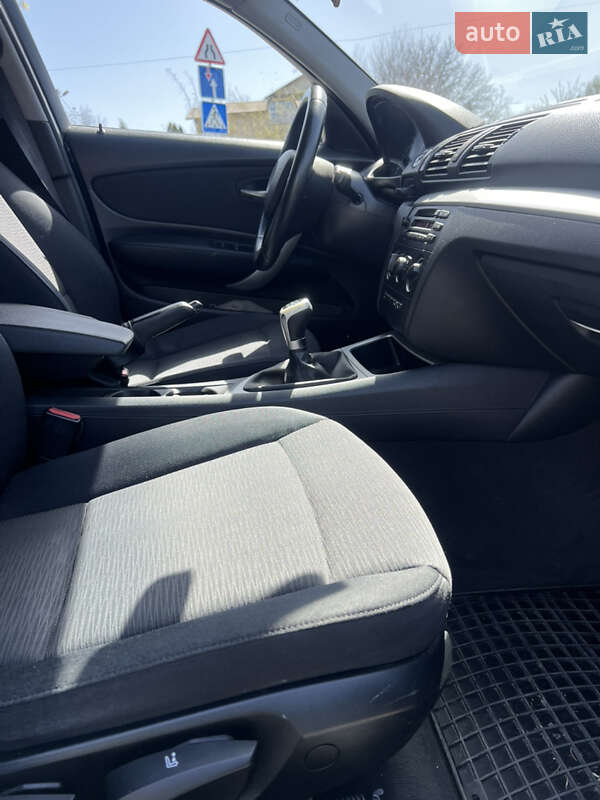 Хэтчбек BMW 1 Series 2007 в Виннице