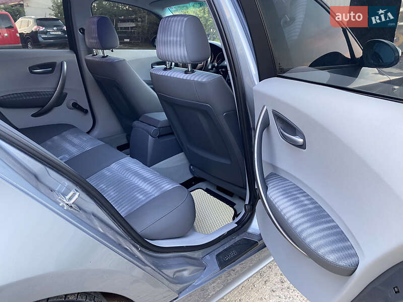 Хэтчбек BMW 1 Series 2005 в Ивано-Франковске