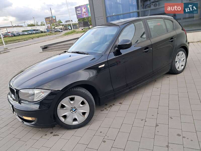 Хэтчбек BMW 1 Series 2010 в Ивано-Франковске