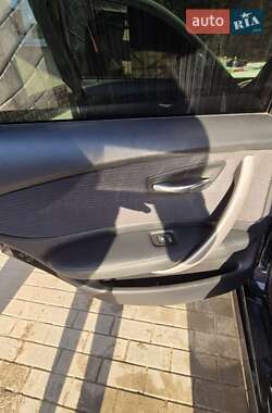 Хэтчбек BMW 1 Series 2011 в 