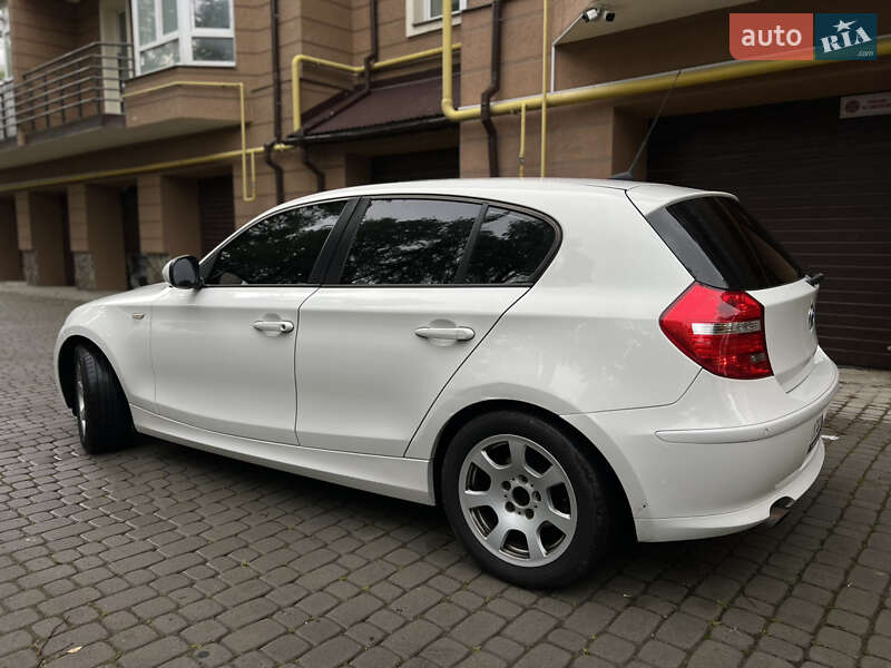 Хетчбек BMW 1 Series 2009 в Надвірній