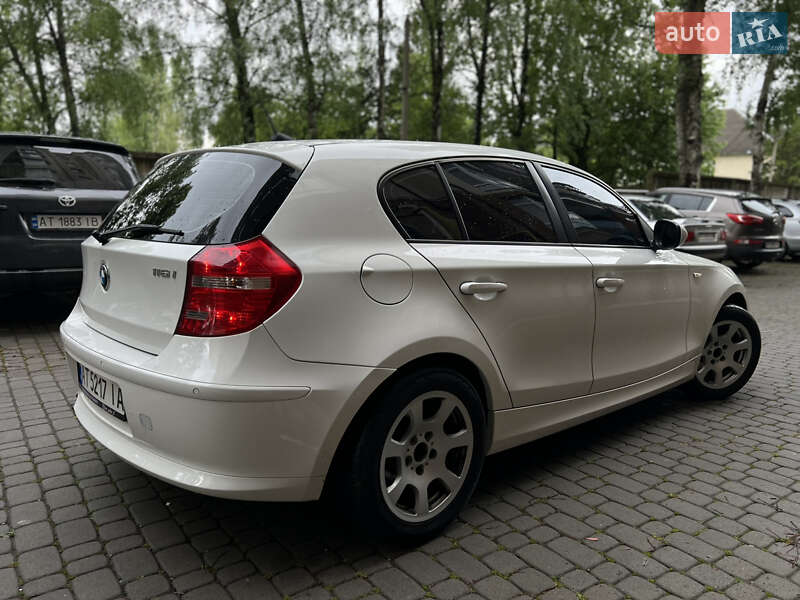 Хетчбек BMW 1 Series 2009 в Надвірній