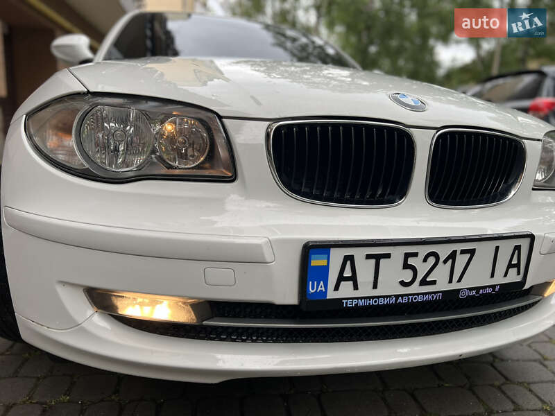 Хетчбек BMW 1 Series 2009 в Надвірній