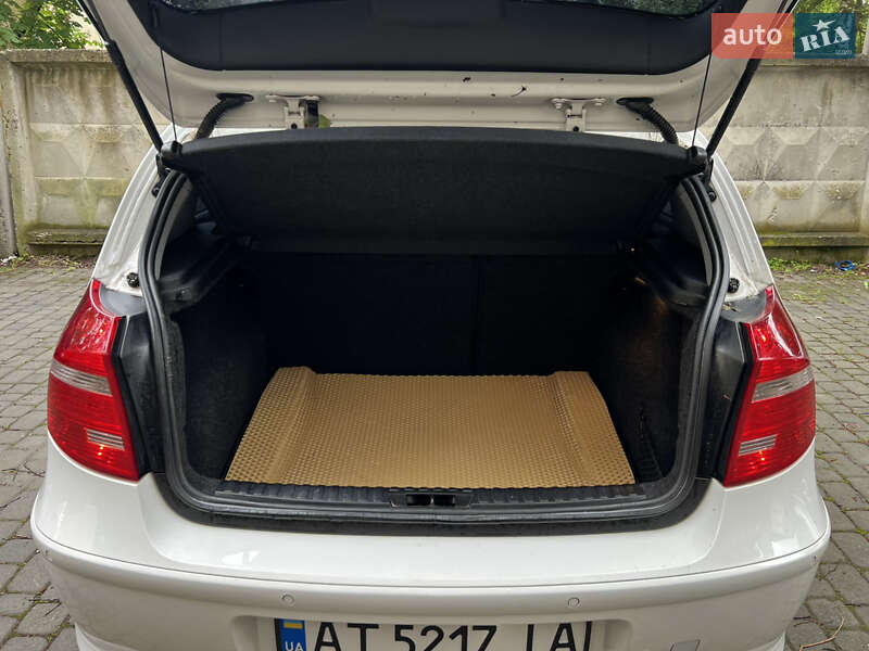 Хетчбек BMW 1 Series 2009 в Надвірній