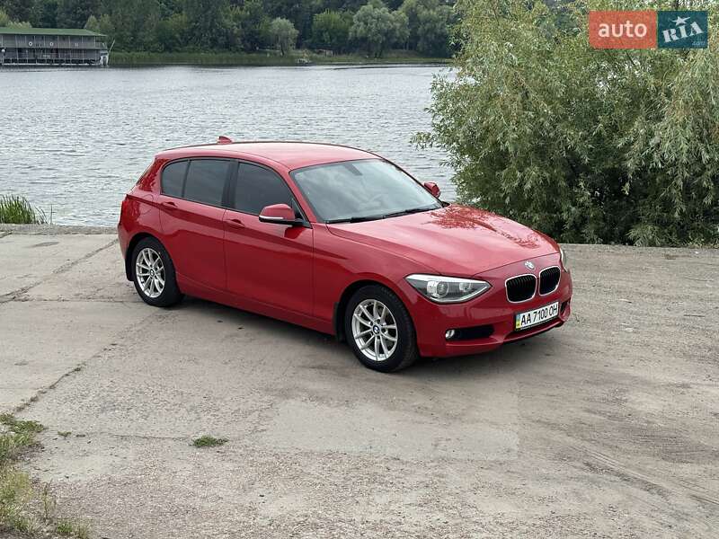 Хэтчбек BMW 1 Series 2012 в 