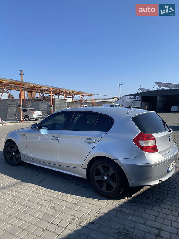 Хетчбек BMW 1 Series 2005 в Мукачевому