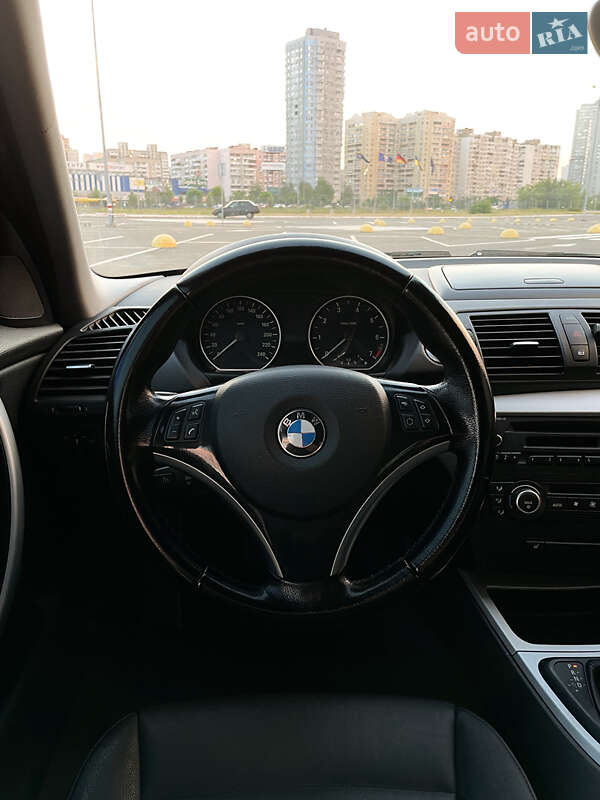 Хетчбек BMW 1 Series 2009 в Києві