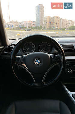 Хетчбек BMW 1 Series 2009 в 