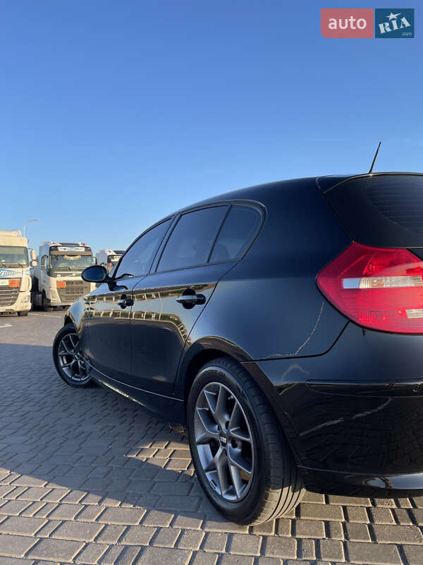 Хэтчбек BMW 1 Series 2007 в Червонознаменке