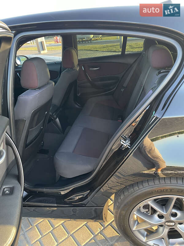 Хэтчбек BMW 1 Series 2007 в Червонознаменке
