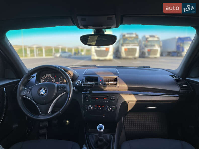 Хэтчбек BMW 1 Series 2007 в Червонознаменке