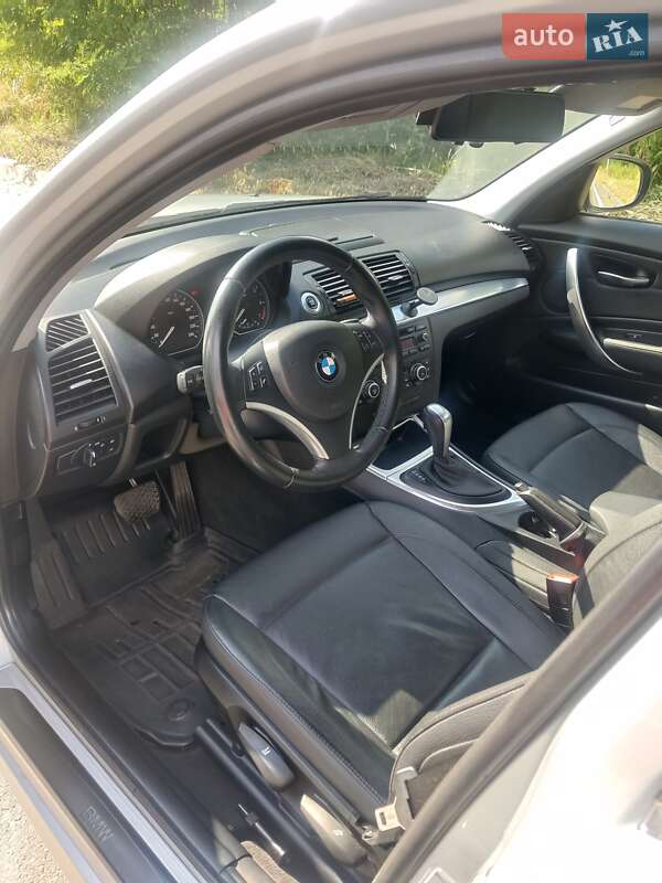 Хэтчбек BMW 1 Series 2009 в Хмельницком