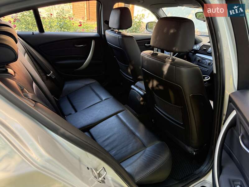 Хэтчбек BMW 1 Series 2011 в Ивано-Франковске