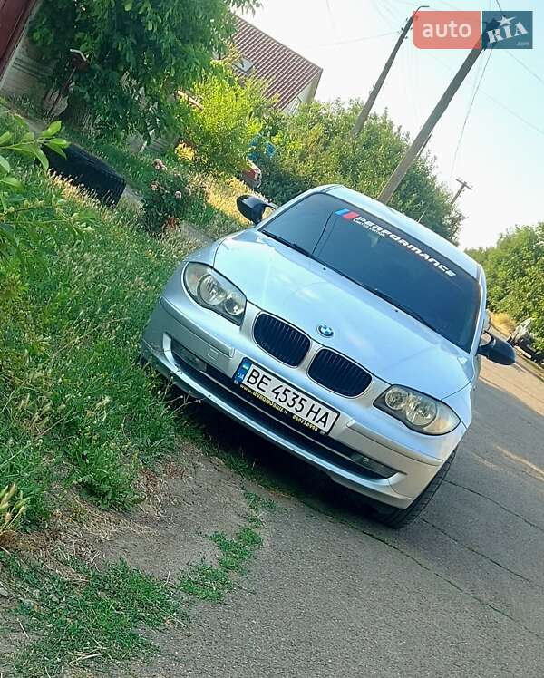 Хэтчбек BMW 1 Series 2007 в Николаеве