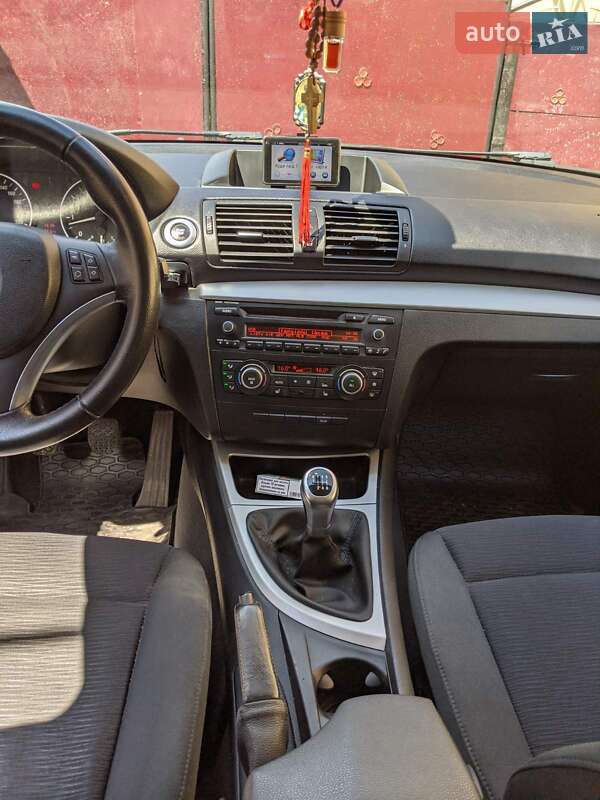 Хетчбек BMW 1 Series 2011 в Полонному