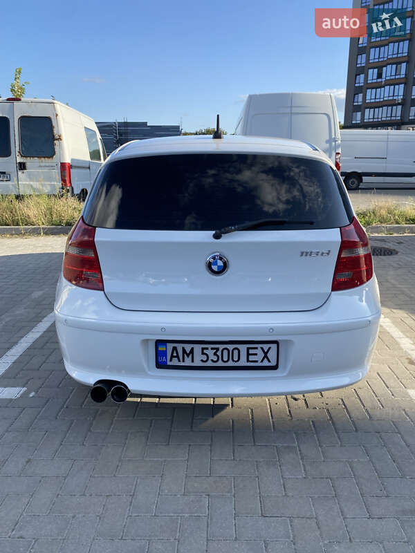 Хетчбек BMW 1 Series 2009 в Житомирі