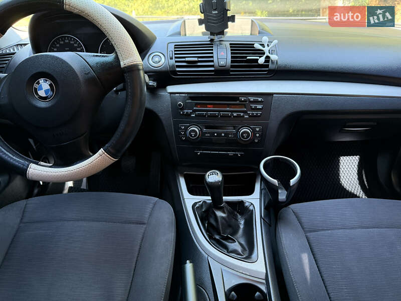 Хетчбек BMW 1 Series 2009 в Немирові