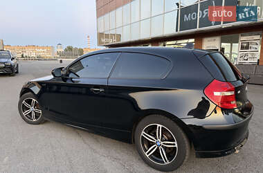 Хетчбек BMW 1 Series 2011 в 