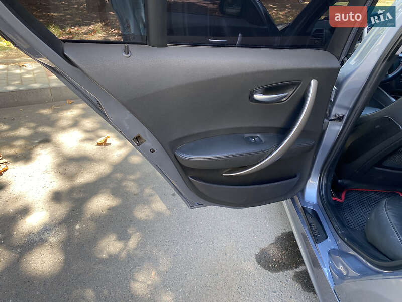 Хэтчбек BMW 1 Series 2006 в Одессе