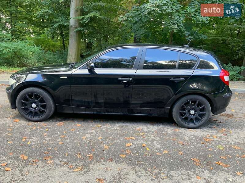 Хэтчбек BMW 1 Series 2005 в Винниках