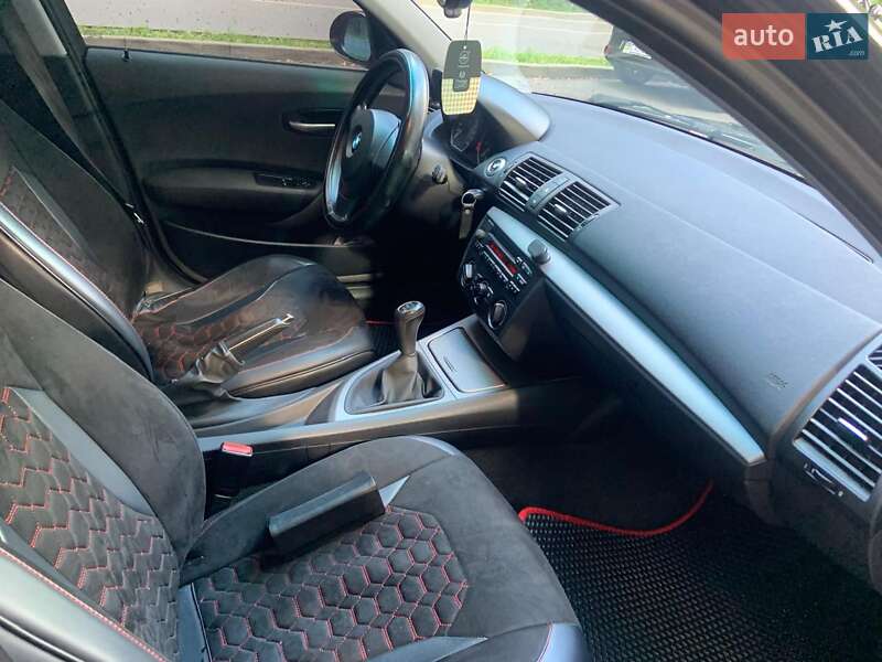 Хэтчбек BMW 1 Series 2005 в Винниках