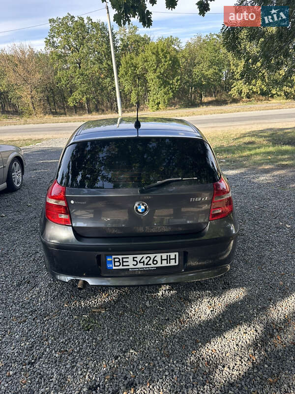 Хэтчбек BMW 1 Series 2005 в Вознесенске