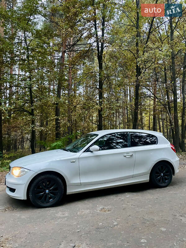 Хэтчбек BMW 1 Series 2007 в Киеве