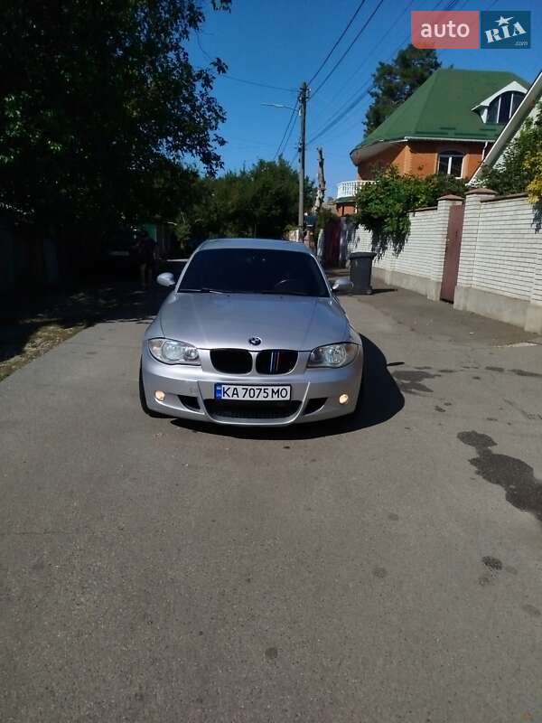 Хэтчбек BMW 1 Series 2007 в Киеве