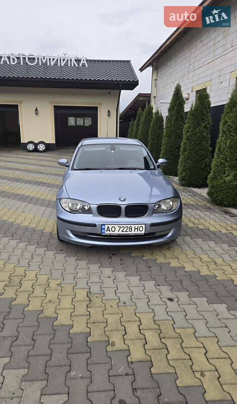 Хэтчбек BMW 1 Series 2009 в Мукачево
