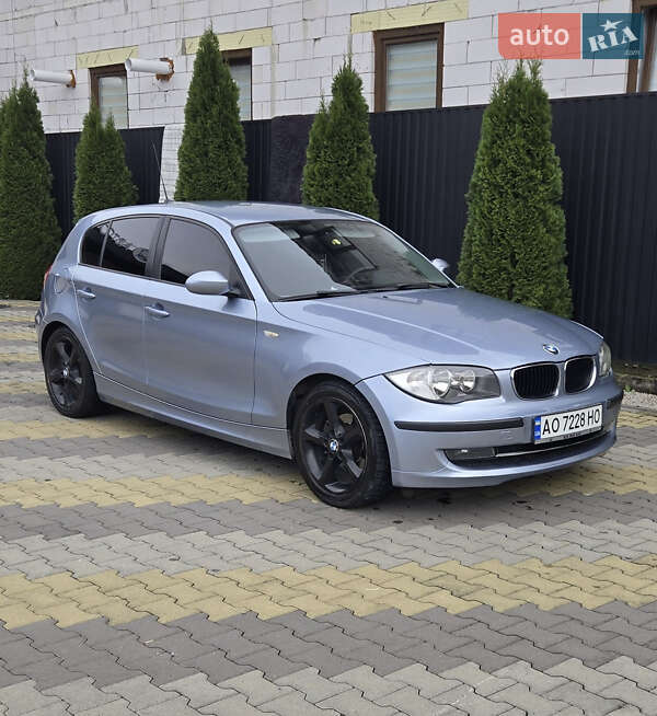Хэтчбек BMW 1 Series 2009 в 