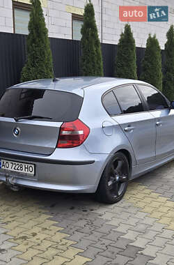 Хэтчбек BMW 1 Series 2009 в 