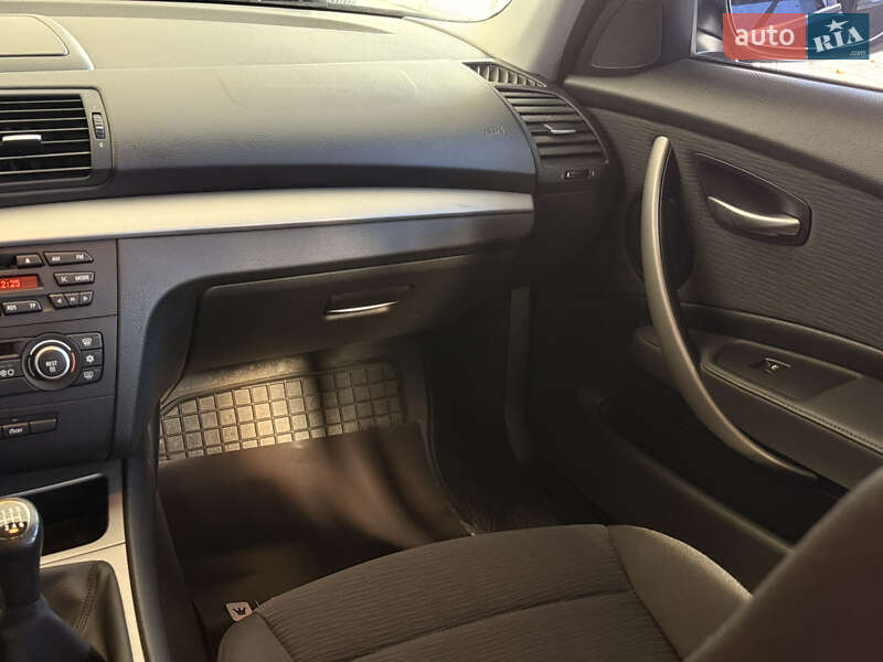 Хетчбек BMW 1 Series 2009 в Одесі фото 18 Хетчбек BMW 1 Series 2009 в Одесі