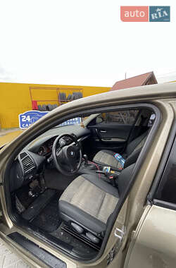 Хэтчбек BMW 1 Series 2006 в  фото 6 Хэтчбек BMW 1 Series 2006 в