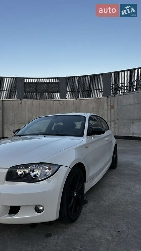 Хэтчбек BMW 1 Series 2008 в Киеве