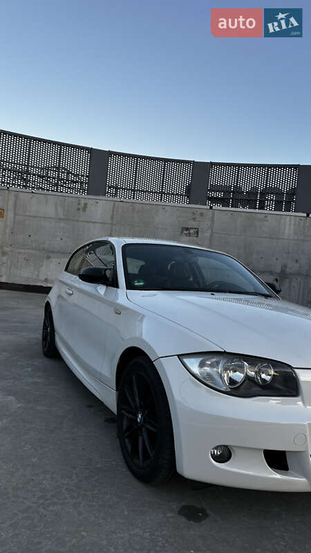 Хэтчбек BMW 1 Series 2008 в Киеве