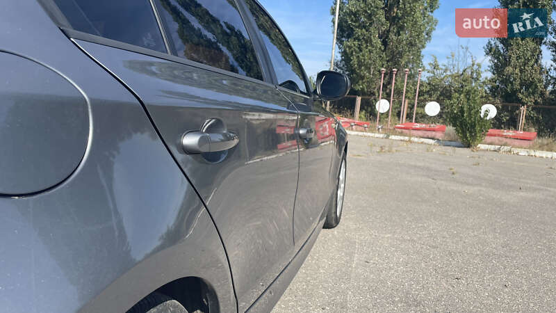 Хэтчбек BMW 1 Series 2010 в Лубнах