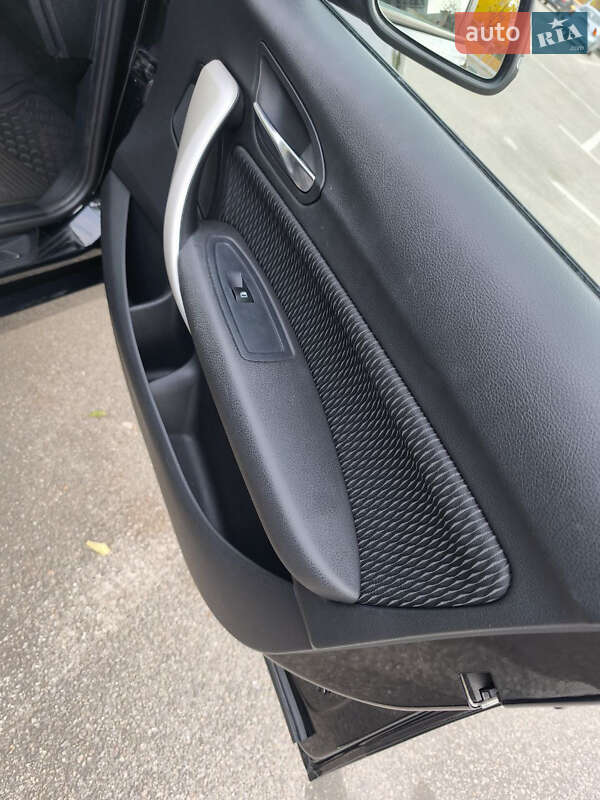 Хэтчбек BMW 1 Series 2014 в Киеве