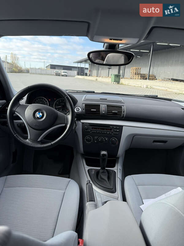 Хетчбек BMW 1 Series 2010 в Житомирі