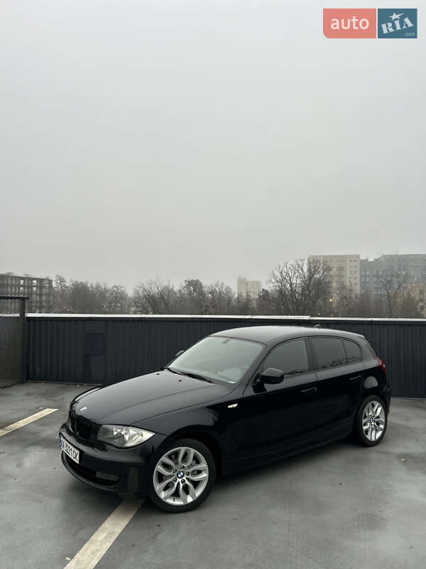Хетчбек BMW 1 Series 2010 в Києві фото 8 Хетчбек BMW 1 Series 2010 в Києві
