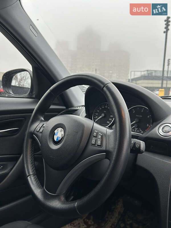 Хетчбек BMW 1 Series 2010 в Києві фото 26 Хетчбек BMW 1 Series 2010 в Києві