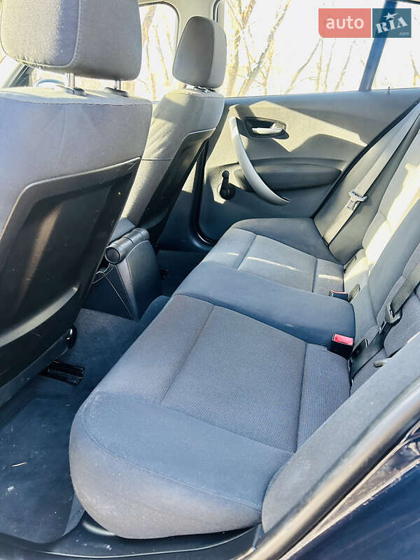 Хэтчбек BMW 1 Series 2006 в Стрые