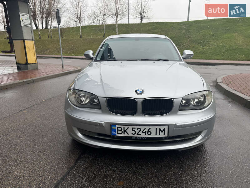 Хэтчбек BMW 1 Series 2010 в Киеве