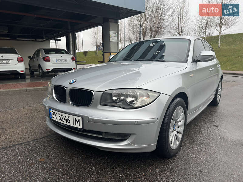Хэтчбек BMW 1 Series 2010 в Киеве