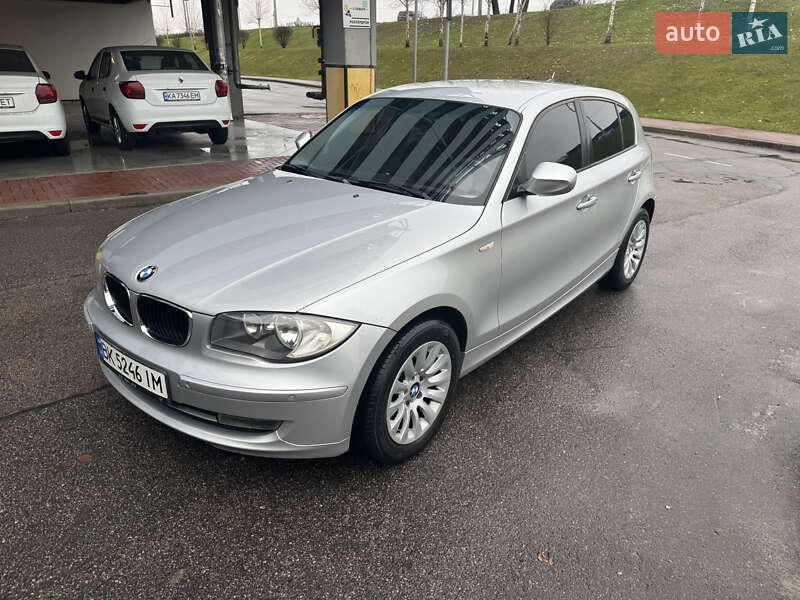 Хэтчбек BMW 1 Series 2010 в Киеве