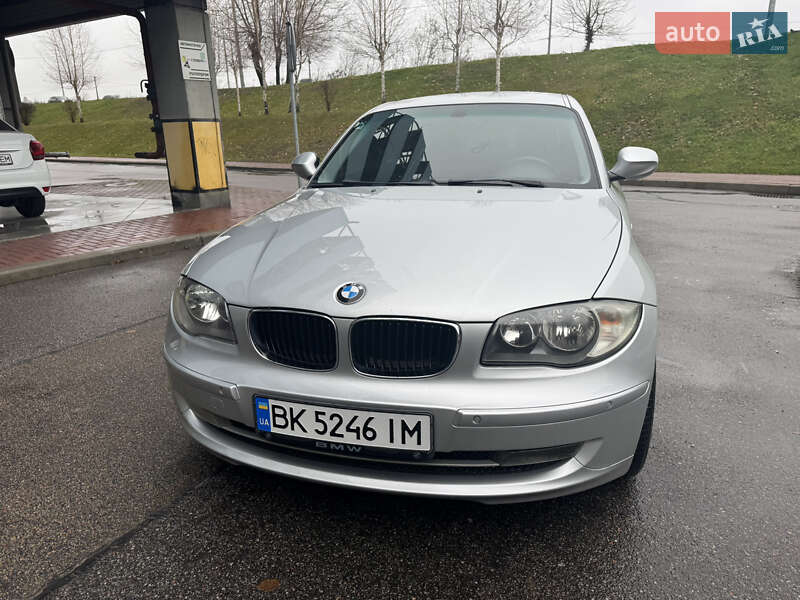 Хэтчбек BMW 1 Series 2010 в Киеве