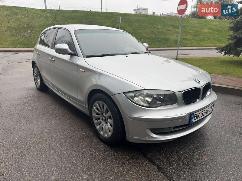 Хэтчбек BMW 1 Series 2010 в Киеве