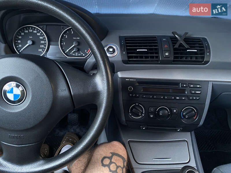 Хетчбек BMW 1 Series 2005 в Дніпрі